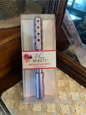 PLUM BEAUTY Classic Uplifting Facial Roller Massage Firming Purple Black NWT